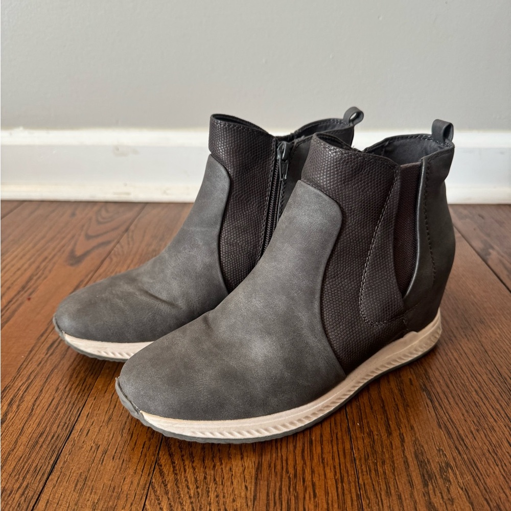 BareTraps Jaci Hidden Wedge Booties, Size 8